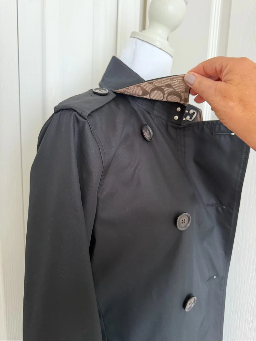 Women’s Black Classic Trench Coat - Timeless Outerwear